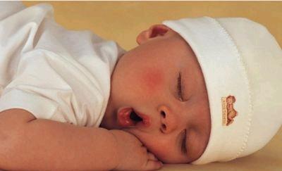 Bébé bouche ouverte