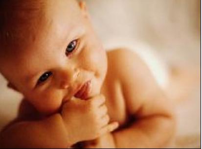  bébé suce pouce