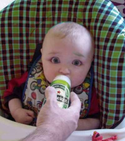 Bébé tetant