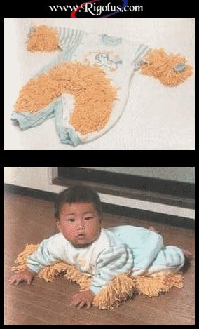 Bébé à quatre pattes