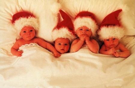 Bébés capuchons rouges